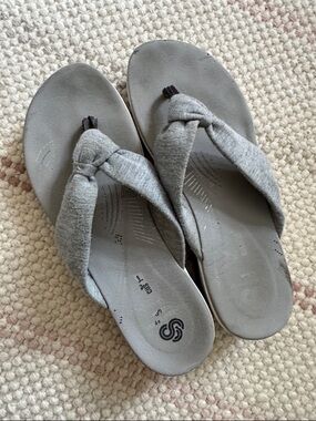 Clark’s Women's Grey Sandals